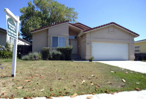 http://extras.mnginteractive.com/live/media/site568/2013/1126/20131126__1127homes%7E3_300.JPG